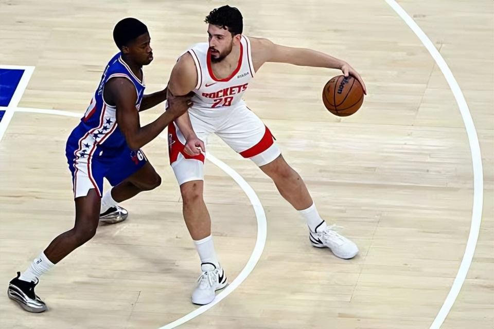 云开体育官网入口-明明场上效果如此糟糕，结果火箭却还让他在关键时刻留在场上？