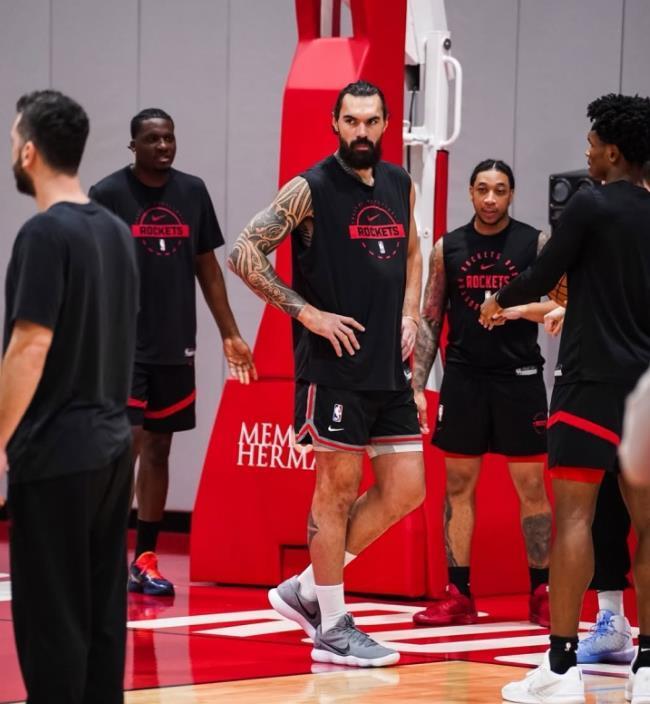 开云体育在线下载-火箭对阵马刺!场均12+6前锋火线复出,却无缘首发!内外2老缺阵